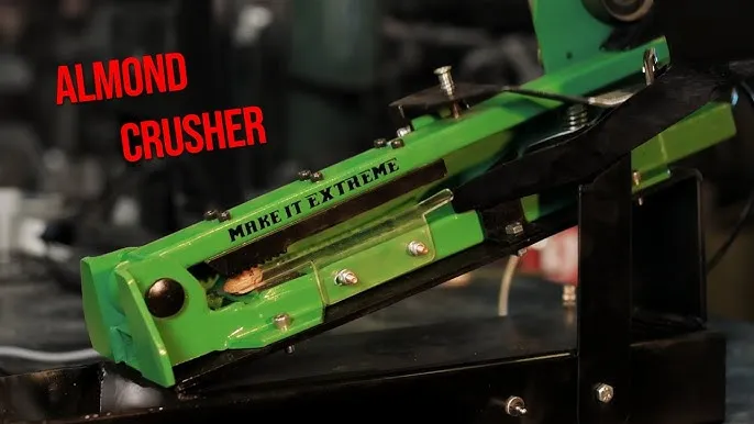 Crusher dual-piston cylinder