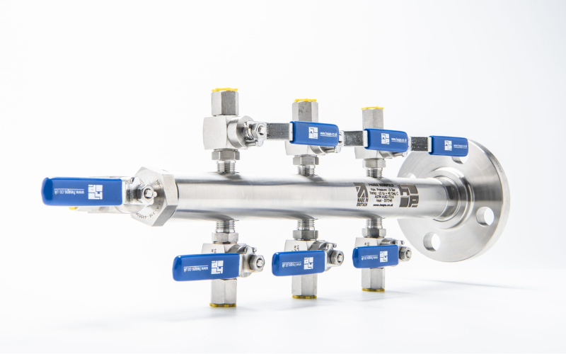 Parallel Manifolds