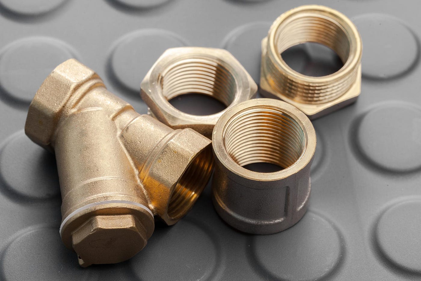 How-to-Choose-the-Right-Pneumatic-Fitting
