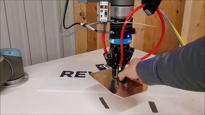 Using a pneumatic vacuum lifter